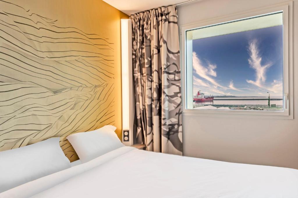 Postel nebo postele na pokoji v ubytování B&B HOTEL Brest Centre Port de Commerce