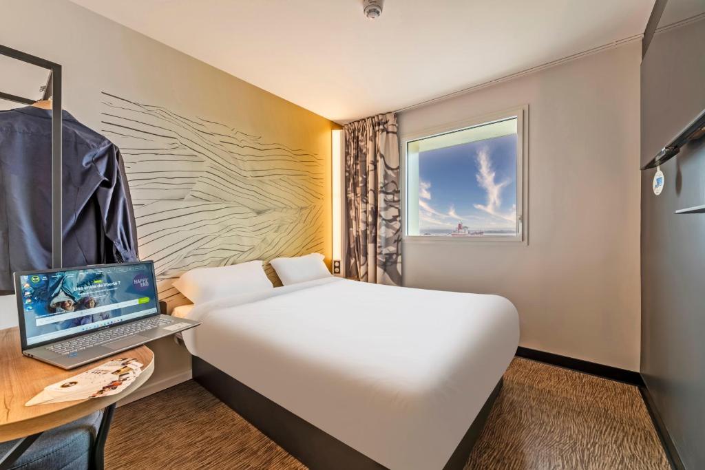 Postel nebo postele na pokoji v ubytování B&B HOTEL Brest Centre Port de Commerce