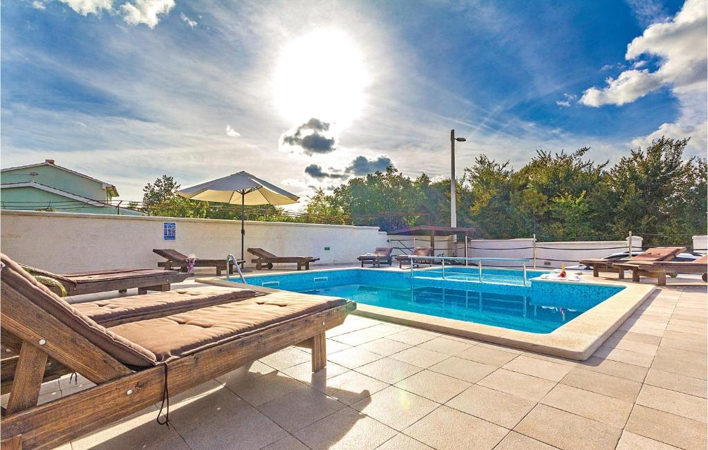 Basen w obiekcie Holiday Home Marcana 57 lub w pobliżu