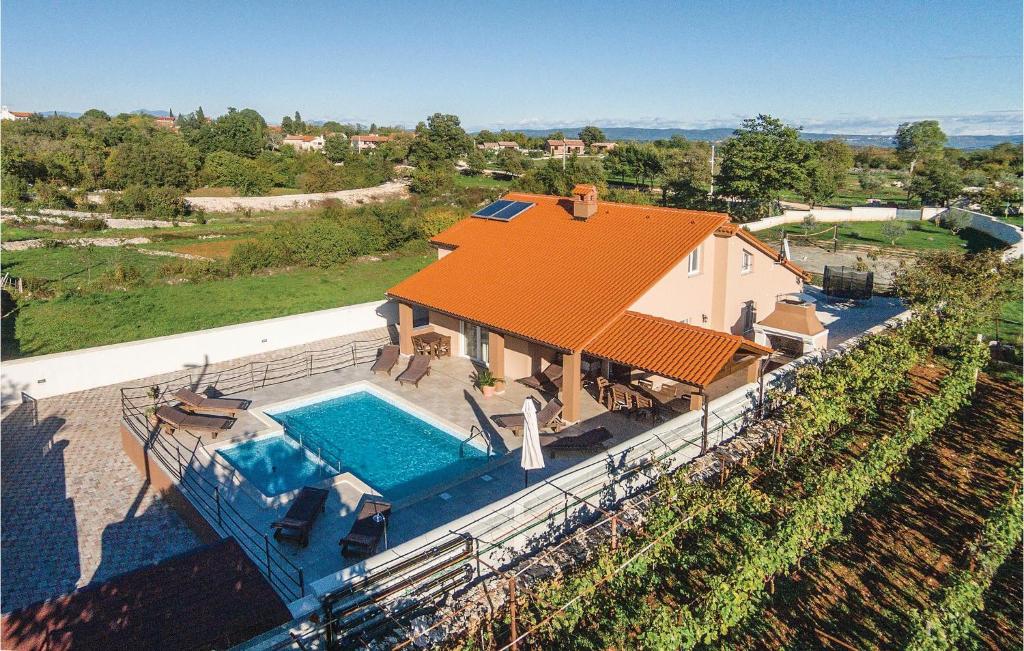 Basen w obiekcie Holiday Home Marcana 57 lub w pobliżu