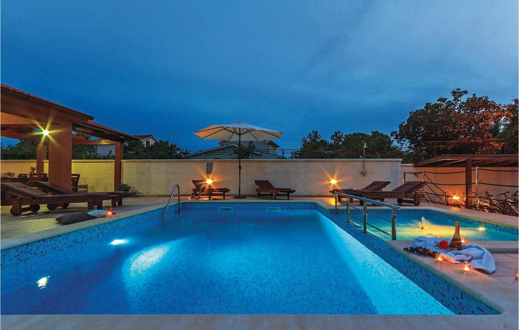 Basen w obiekcie Holiday Home Marcana 57 lub w pobliżu