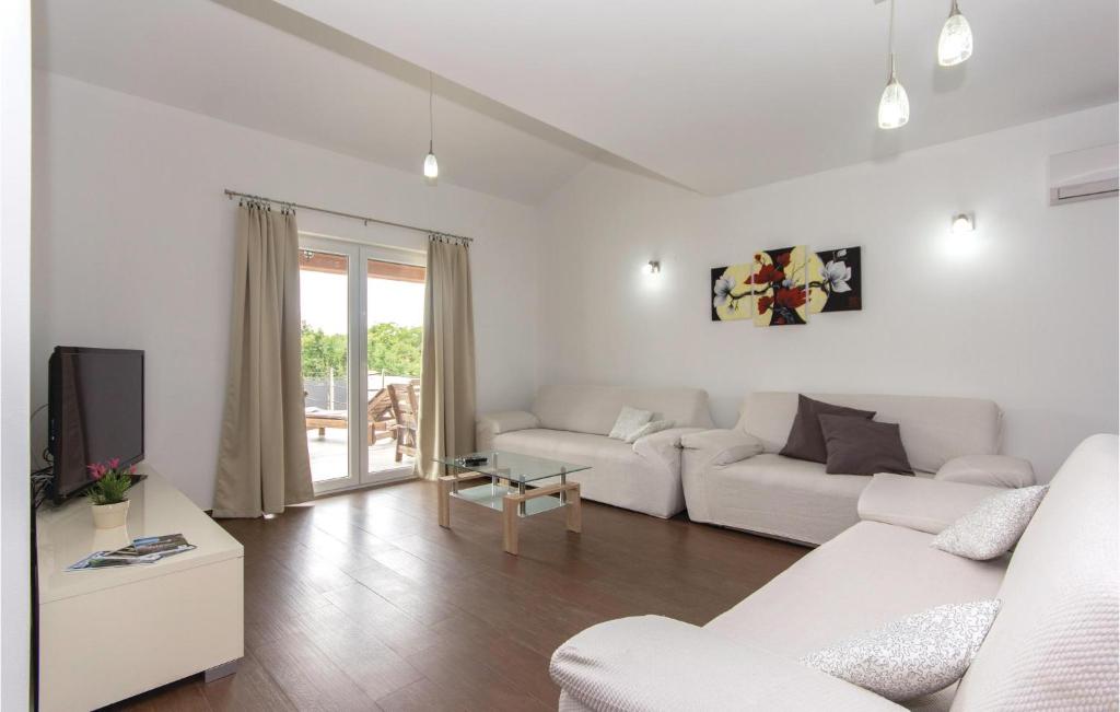 Część wypoczynkowa w obiekcie Holiday Home Marcana 57