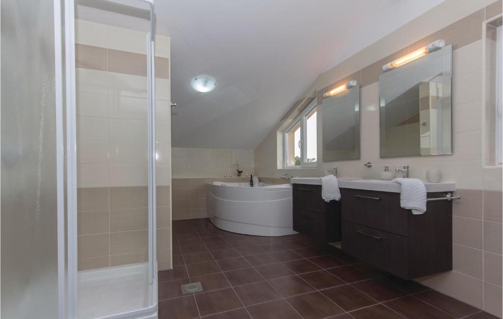 Łazienka w obiekcie Holiday Home Marcana 57