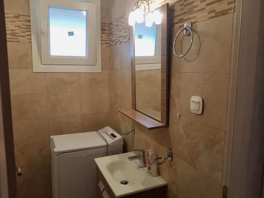 A bathroom at Votsalo Pool Apts