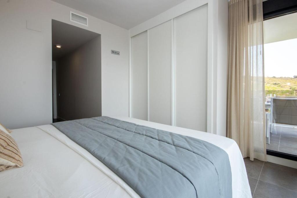 Postel nebo postele na pokoji v ubytování Luxury apartment stunning seaview BS 3104