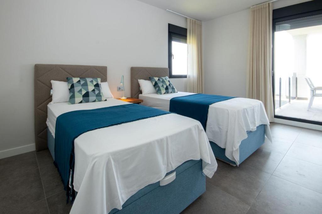 Postel nebo postele na pokoji v ubytování Luxury apartment stunning seaview BS 3104