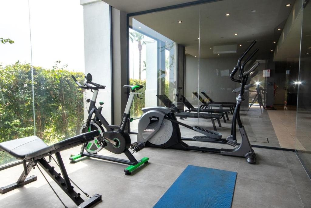 Fitness centrum a/nebo fitness zařízení v ubytování Luxury apartment stunning seaview BS 3104