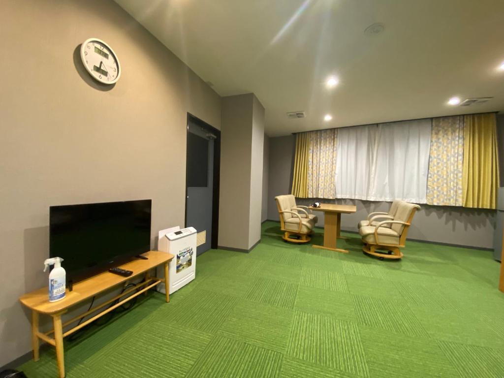 kdy ｽﾃｲﾊｳｽ 2段ベットの広い客室みんな一緒に泊まれるにあるテレビまたはエンターテインメントセンター