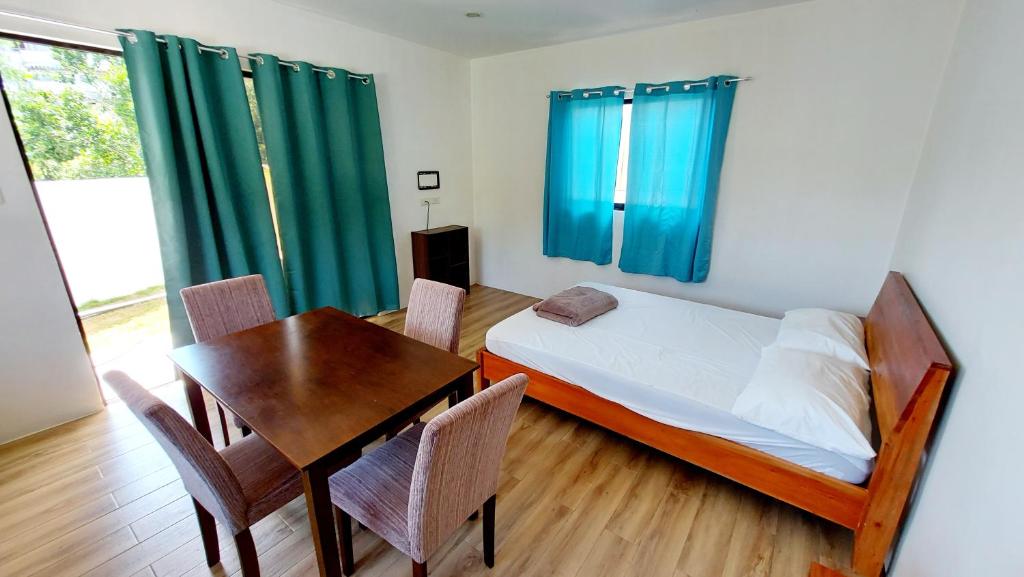 Postel nebo postele na pokoji v ubytování Positano Alona Beach Panglao