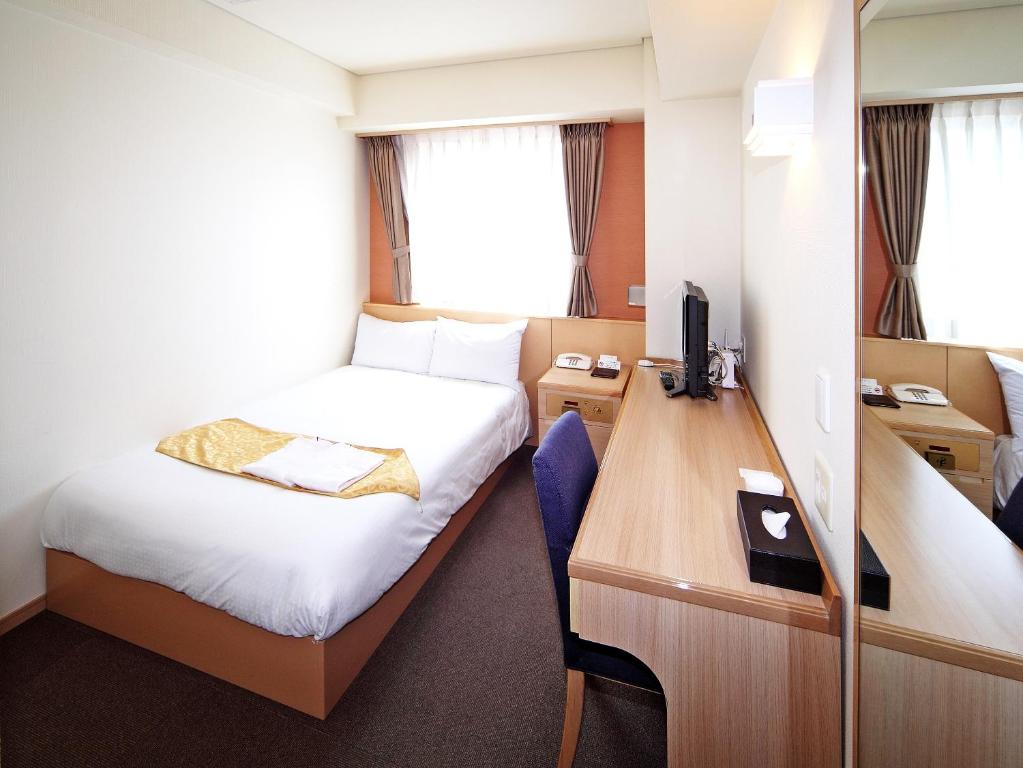 Postel nebo postele na pokoji v ubytování Hotel Sunplaza Osaka Sakai Annex