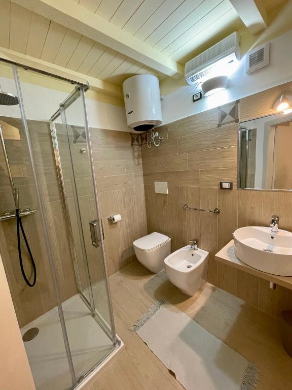 Łazienka w obiekcie 4 Balconi rooms- Dimora Arditi B&B