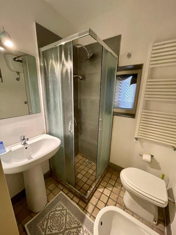 Łazienka w obiekcie 4 Balconi rooms- Dimora Arditi B&B