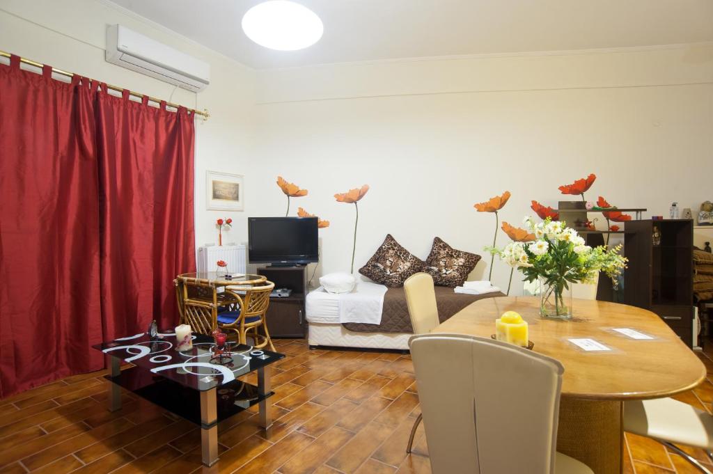 A seating area at Athina apartment Delphi