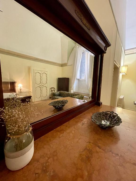 Telewizja i/lub zestaw kina domowego w obiekcie 4 Balconi rooms- Dimora Arditi B&B