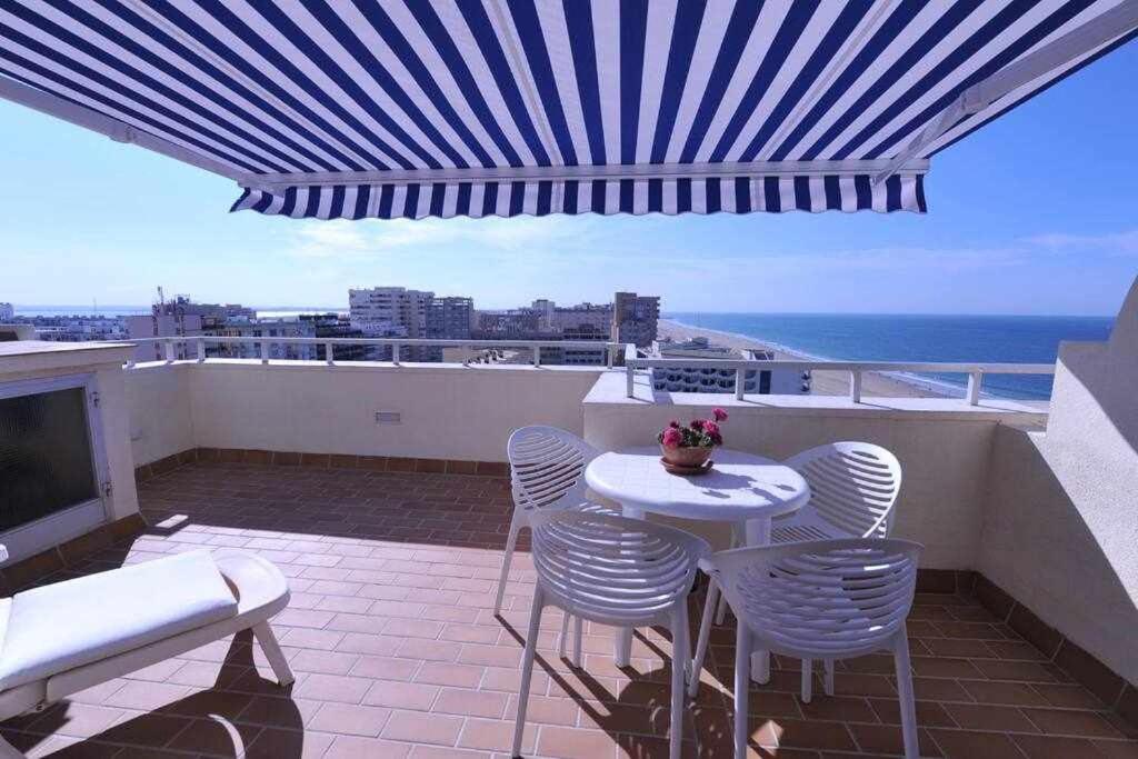 Atico Apartamento Loft Playa Victoria Cadiz, Cádiz ...