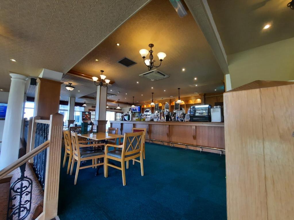 Ресторан / где поесть в North Shore Hotel