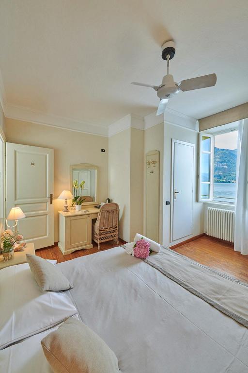 Łóżko lub łóżka w pokoju w obiekcie Hotel Villa Aurora