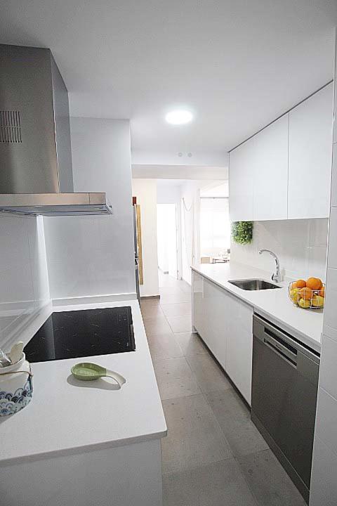 Kuchyň nebo kuchyňský kout v ubytování Apartamento Primera Línea Playa Centro de Guardamar