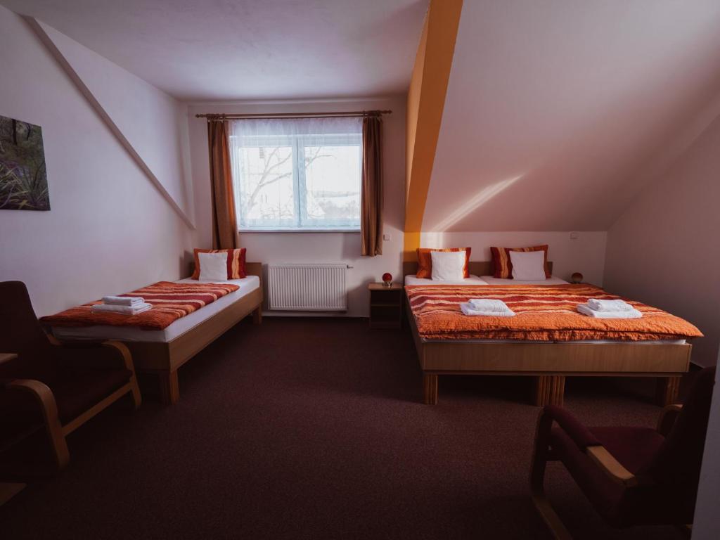 Postel nebo postele na pokoji v ubytování Relax Hotel Pelikán