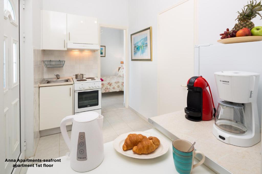 Kuchyň nebo kuchyňský kout v ubytování Anna Apartments Boukari