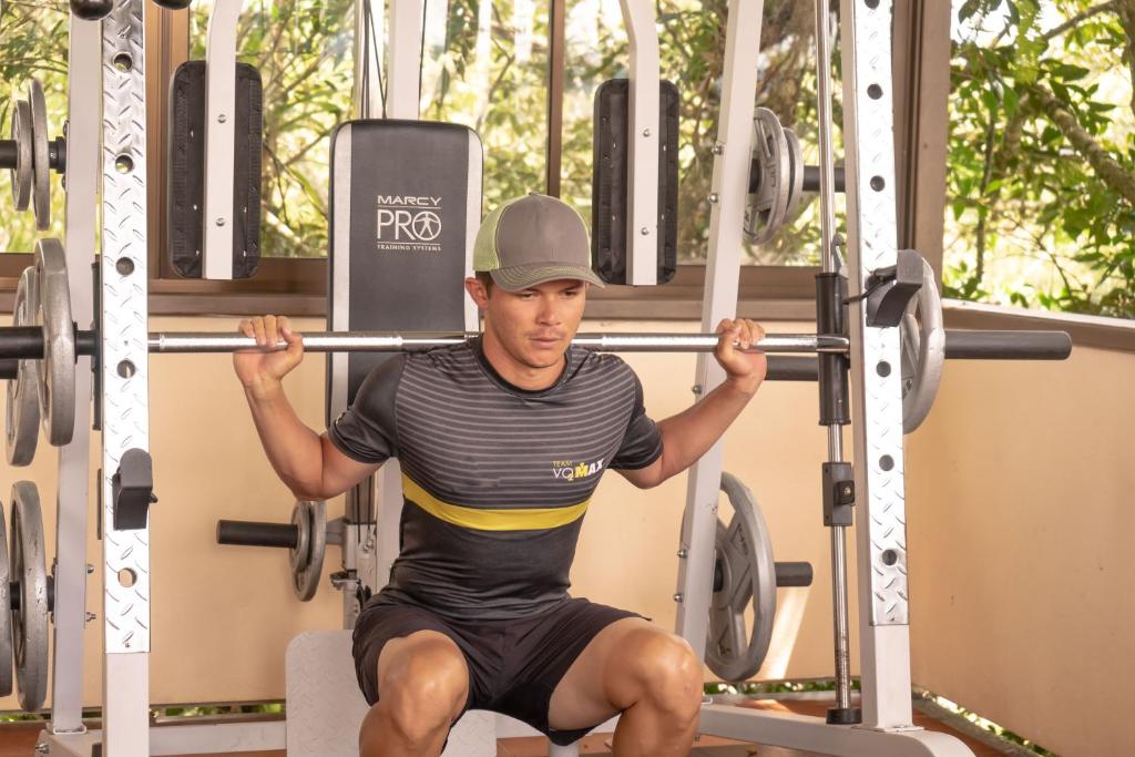 Fitness centrum a/nebo fitness zařízení v ubytování Hotel Zima