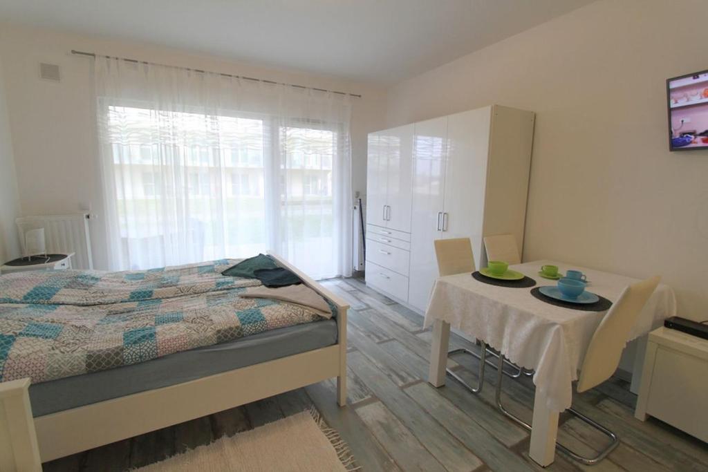 Postel nebo postele na pokoji v ubytování Velence Spa Lake Apartman