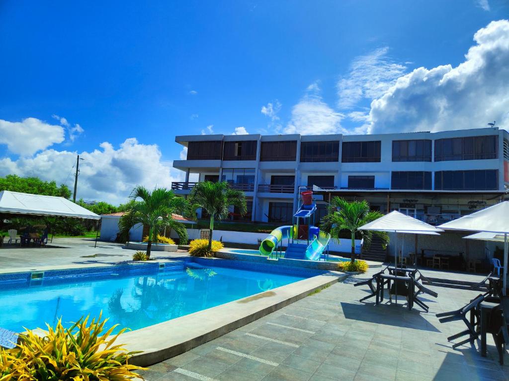 Bazén v ubytování Hotel Punta Azul nebo v jeho okolí