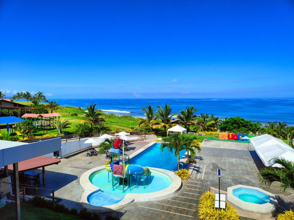 Bazén v ubytování Hotel Punta Azul nebo v jeho okolí