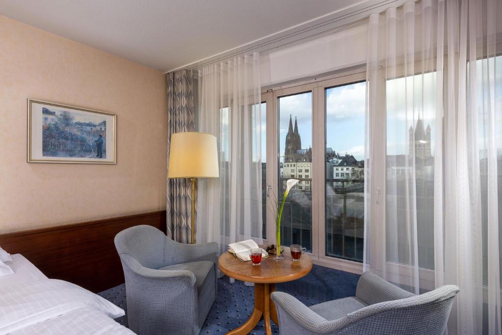 Posezení v ubytování Maritim Hotel Köln