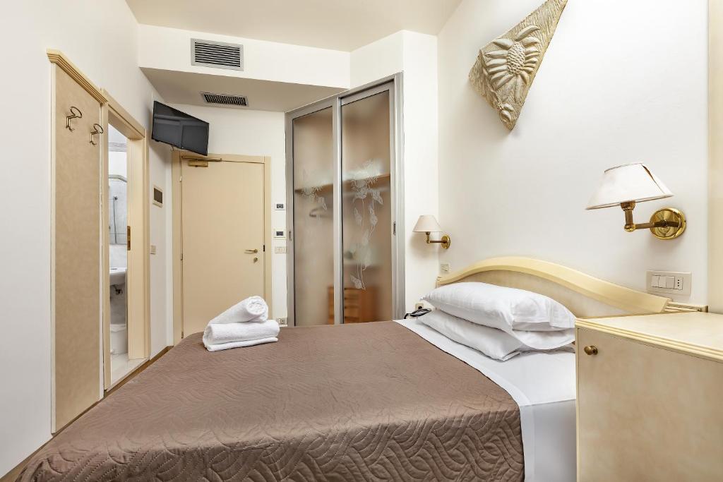 Postel nebo postele na pokoji v ubytování Ariminum Hotel