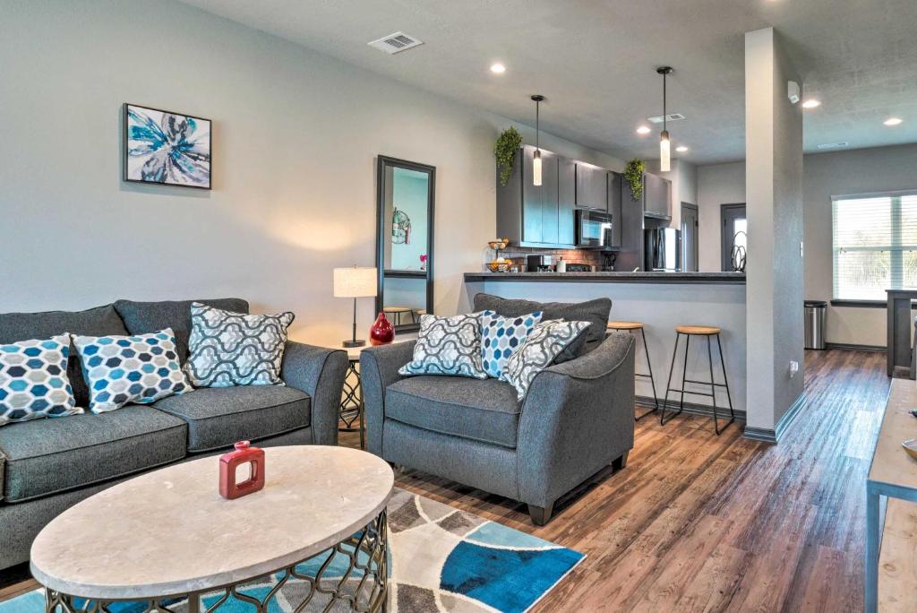 Vibrant College Station Condo Near Texas AandM!, College Station