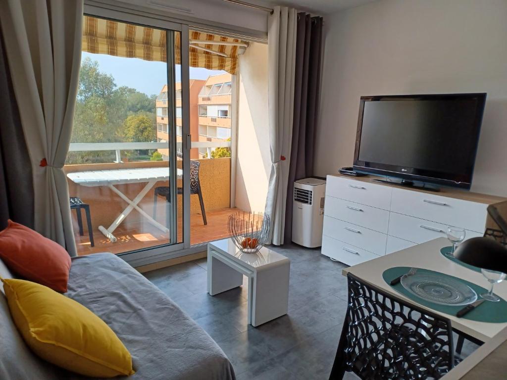 Photo de la galerie de l'établissement Appart cosy en bord de mer - port Santia Lucia St Raphaël, à Saint-Raphaël