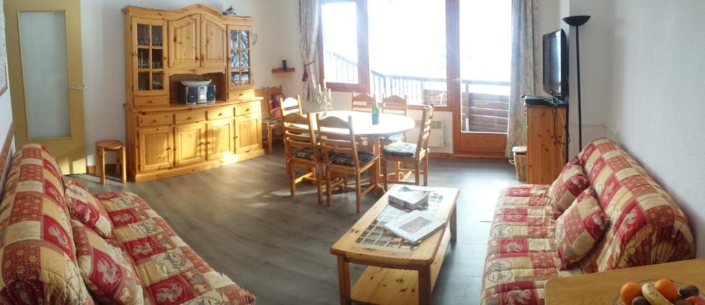 Appartement en résidence skis aux pieds avec sauna main image.