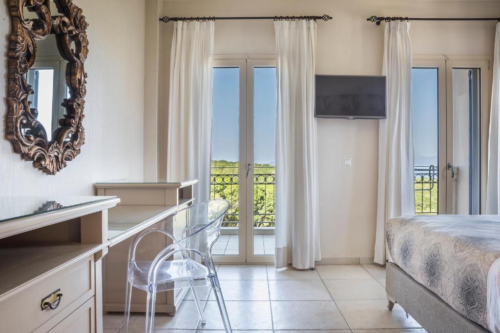 Postel nebo postele na pokoji v ubytování Almyra Hotel