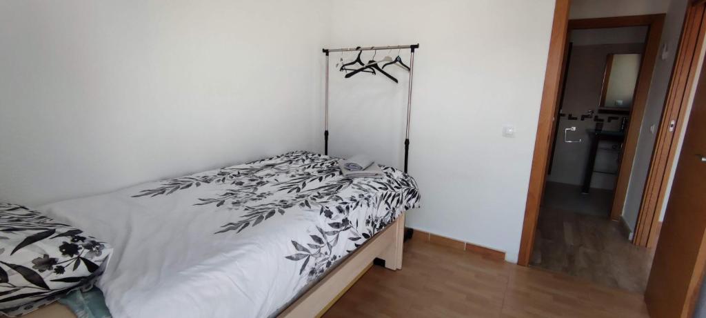 Posteľ alebo postele v izbe v ubytovaní Beach Breeze Townhouse by the beach