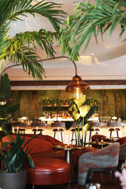 Restoran või mõni muu söögikoht majutusasutuses Pendry Manhattan West