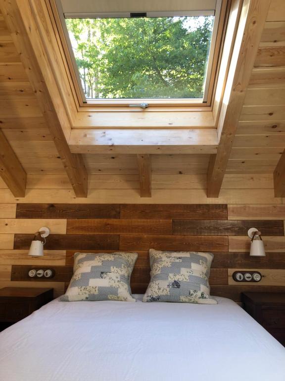 Posteľ alebo postele v izbe v ubytovaní La cabana - Els Apartaments del bosc