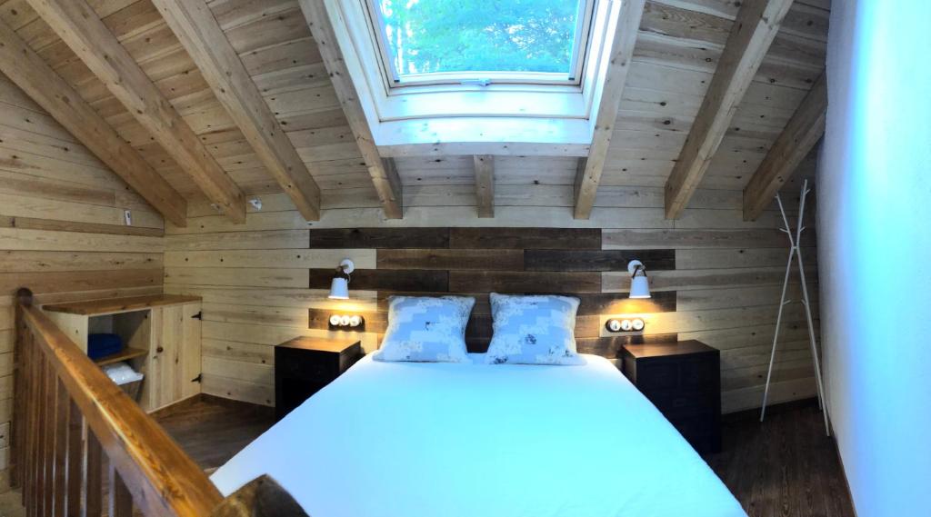 Posteľ alebo postele v izbe v ubytovaní La cabana - Els Apartaments del bosc