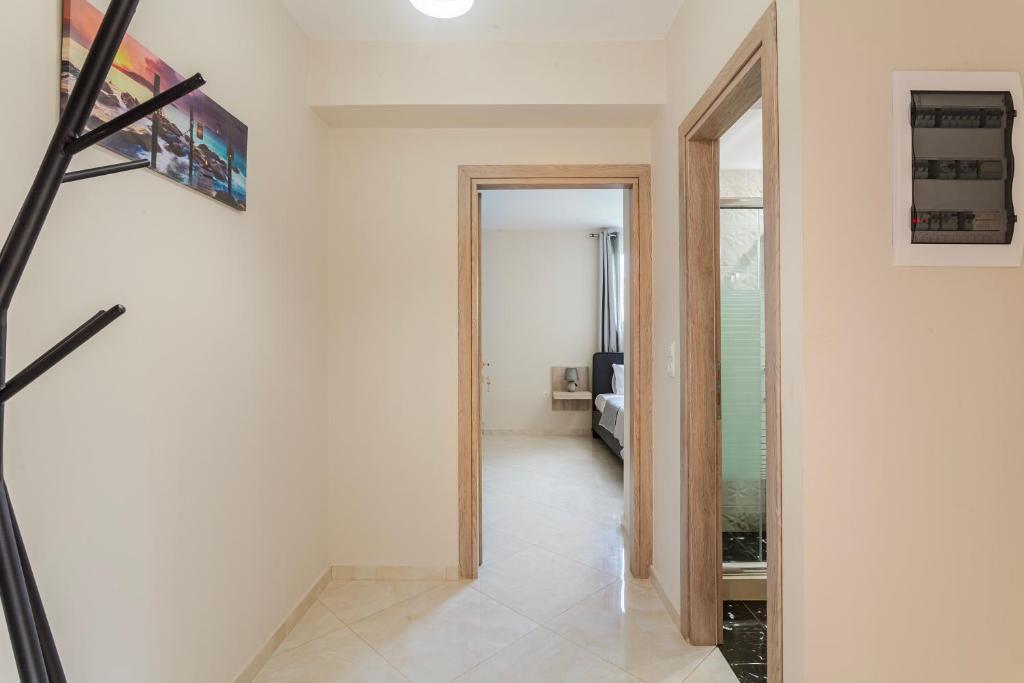 TV a/nebo společenská místnost v ubytování Kelly's Sunset Apartment 1 Κalamata