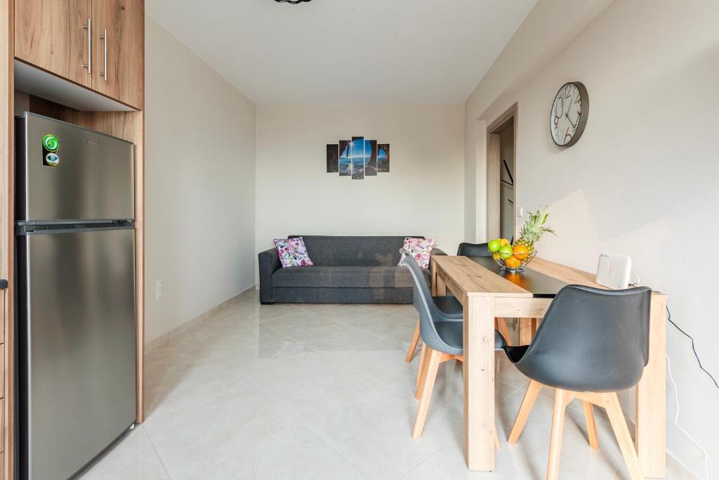 Posezení v ubytování Kelly's Sunset Apartment 1 Κalamata