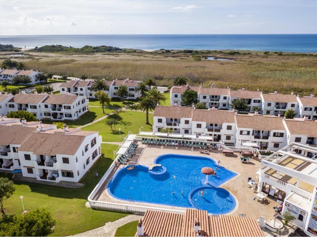Bazén v ubytování Cheap & Chic Apartamentos en Son Bou de 2 dormitorios nebo v jeho okolí
