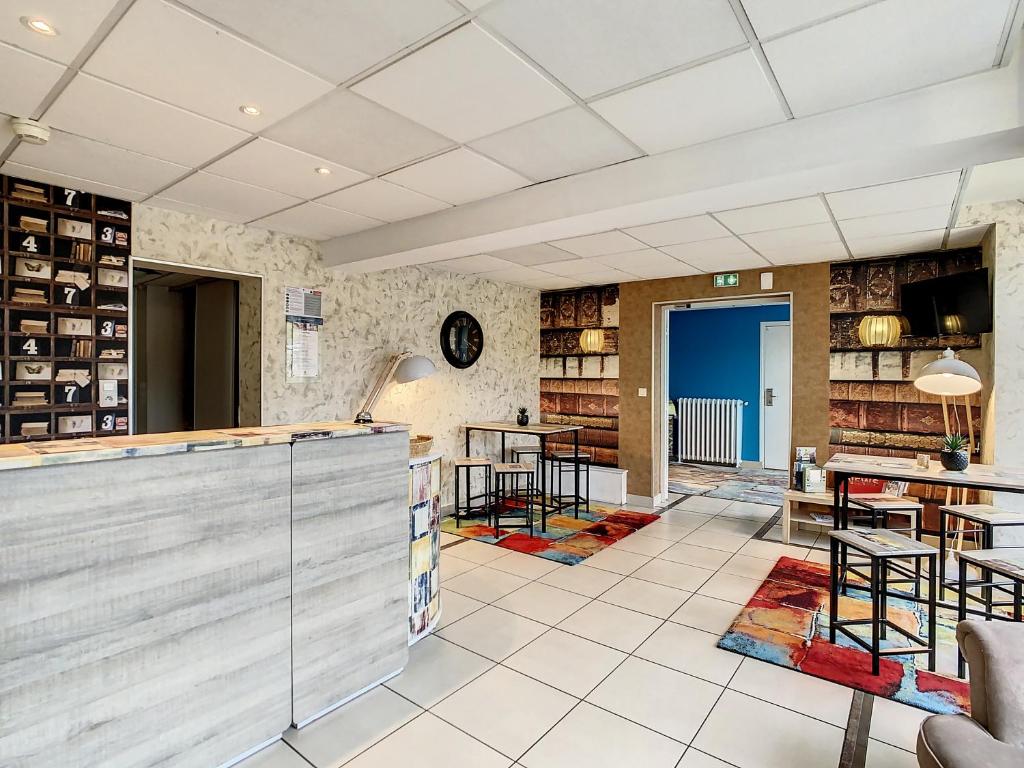 Kuchyň nebo kuchyňský kout v ubytování Logis Hotel Beaudon