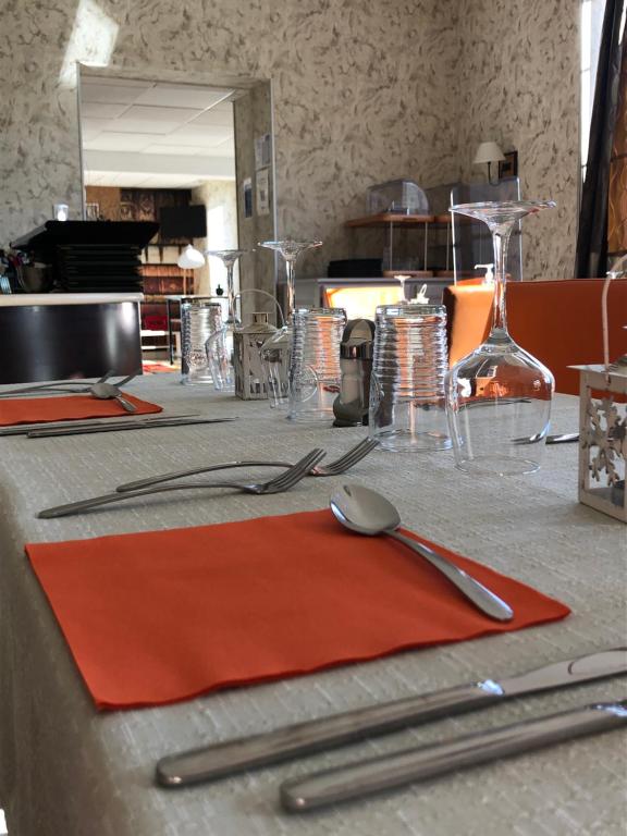 Kuchyň nebo kuchyňský kout v ubytování Logis Hotel Beaudon