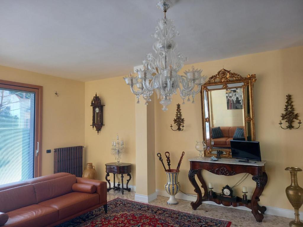 A seating area at Confortevole