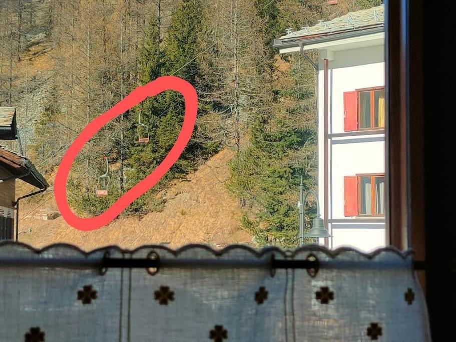 Zdjęcie z galerii obiektu Trilocale partenza seggiovia Jolanda Trinité - CIR n 0009 w mieście Gressoney-la-Trinité