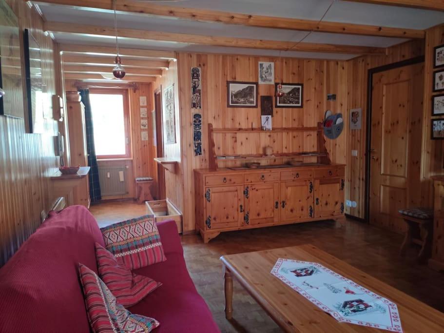 Zdjęcie z galerii obiektu Trilocale partenza seggiovia Jolanda Trinité - CIR n 0009 w mieście Gressoney-la-Trinité