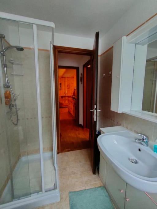 Zdjęcie z galerii obiektu Trilocale partenza seggiovia Jolanda Trinité - CIR n 0009 w mieście Gressoney-la-Trinité