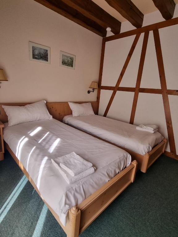 Postel nebo postele na pokoji v ubytování Hotel et Spa du Scharrach