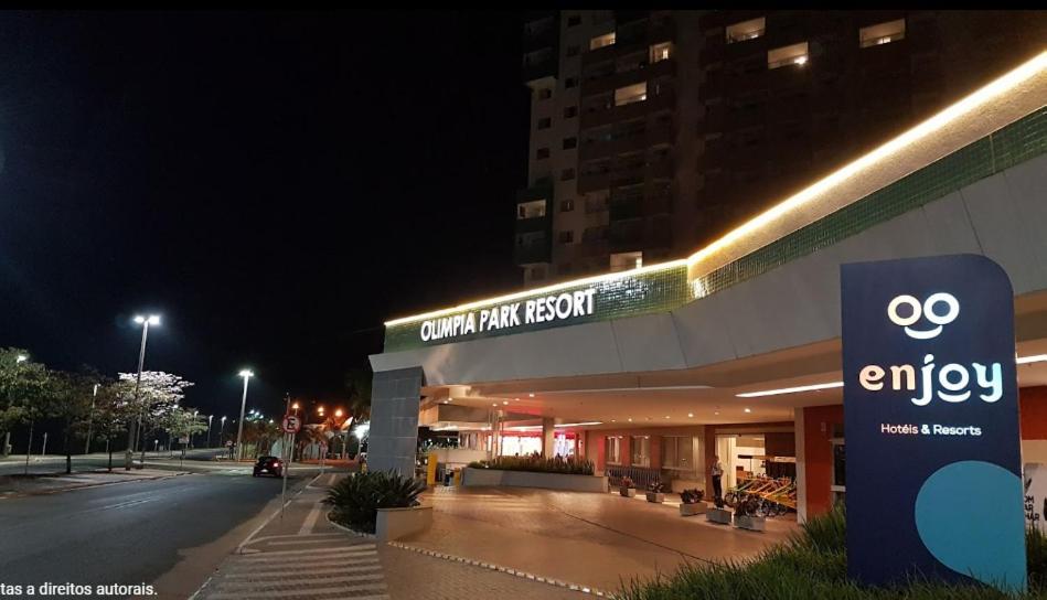 an empty shopping center with an evil sign at night at Enjoy Olímpia Park Resort in Olímpia