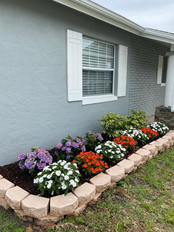 Modern and stylish home 10 minutes from MCO Airport